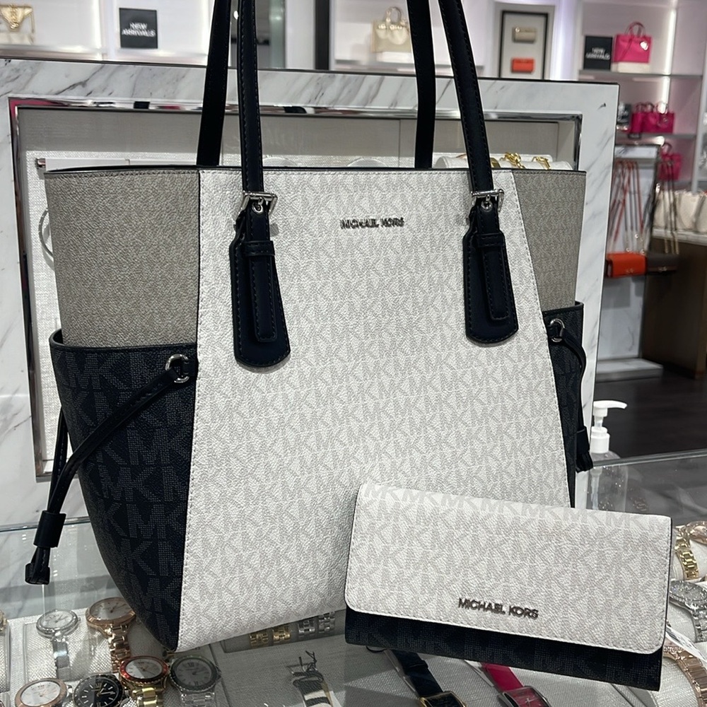 Michael Kors Voyager Lg Color-Block Signature Logo Tote & MK JST Tri-Fold Wallet